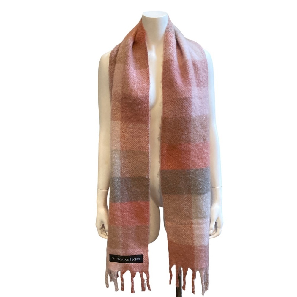 VICTORIA’S SECRET Holiday 2020 Plush Plaid Scarf Pink One Size - Picture 4 of 8